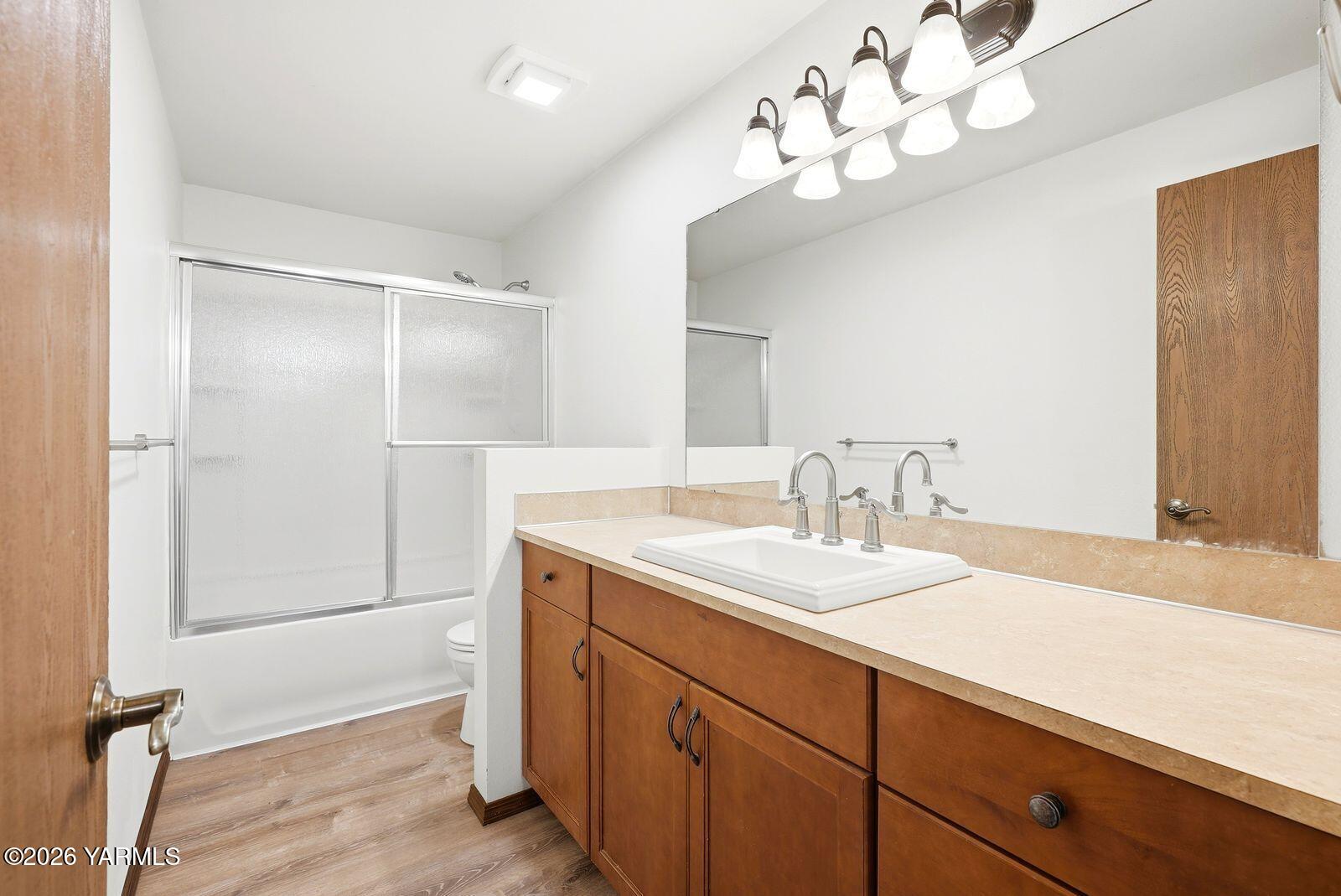 241 Knoll Road Yakima, WA 98908 - Photo 18 of 43 Full Bath Main Level
