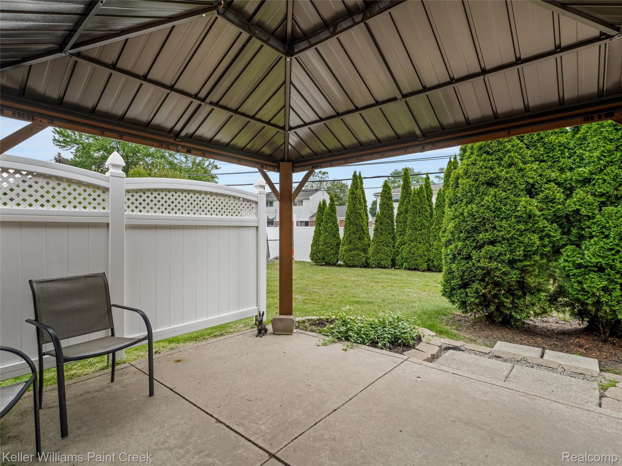 29720 Merrick Warren, MI 48092 - Photo 29 of 50 So charming