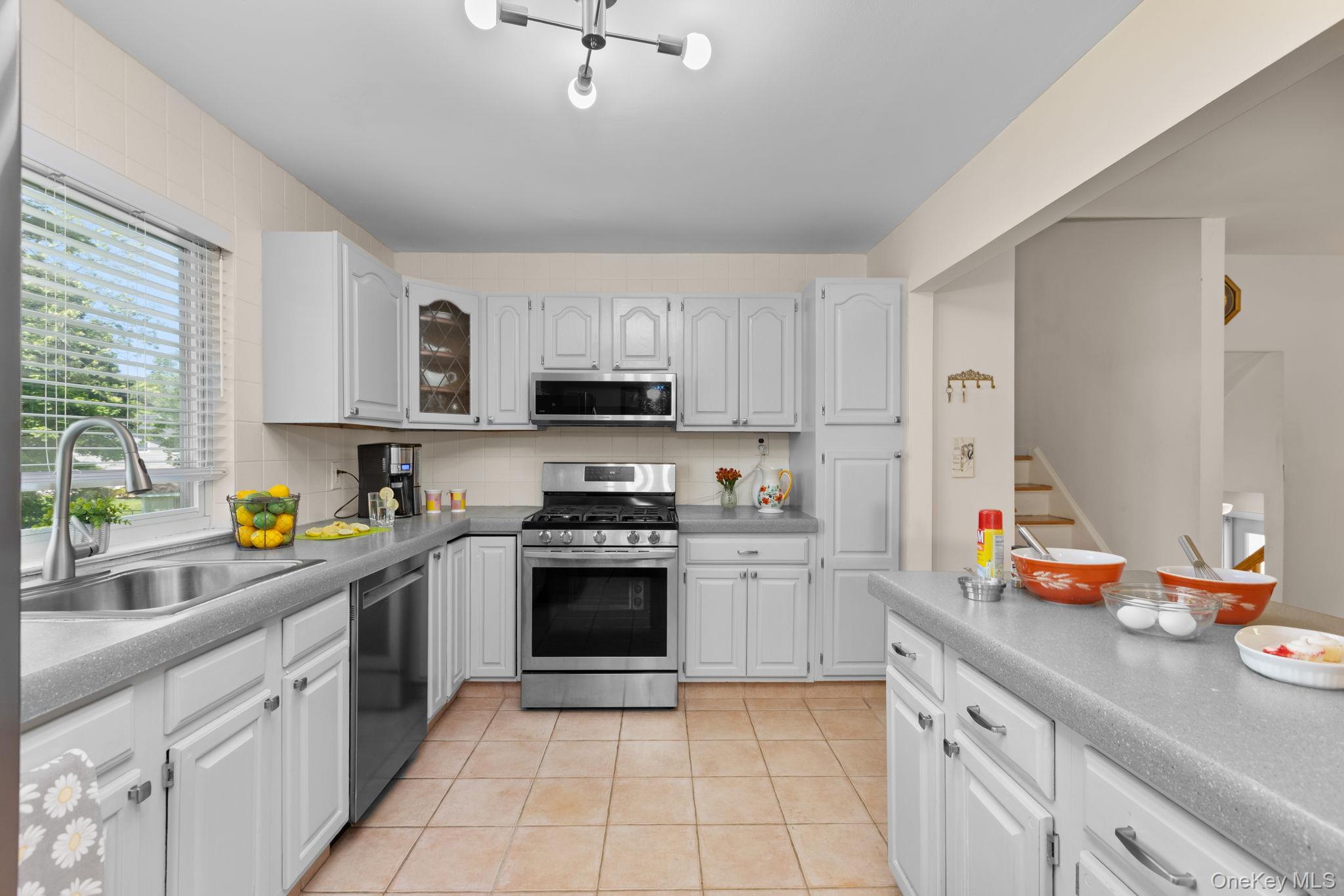 351 London Road Yorktown Heights, NY 10598 - Photo 11 of 32