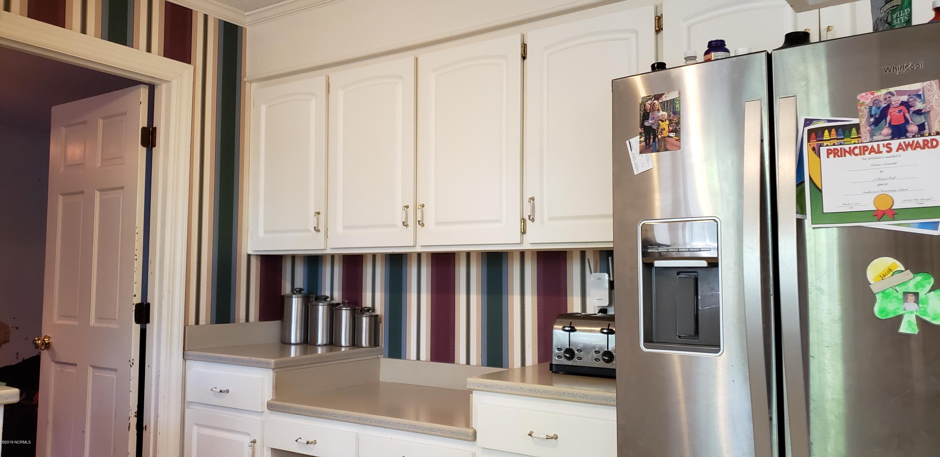 2111 Emerson Road Kinston, NC 28504 - Photo 3 of 23 kitchen