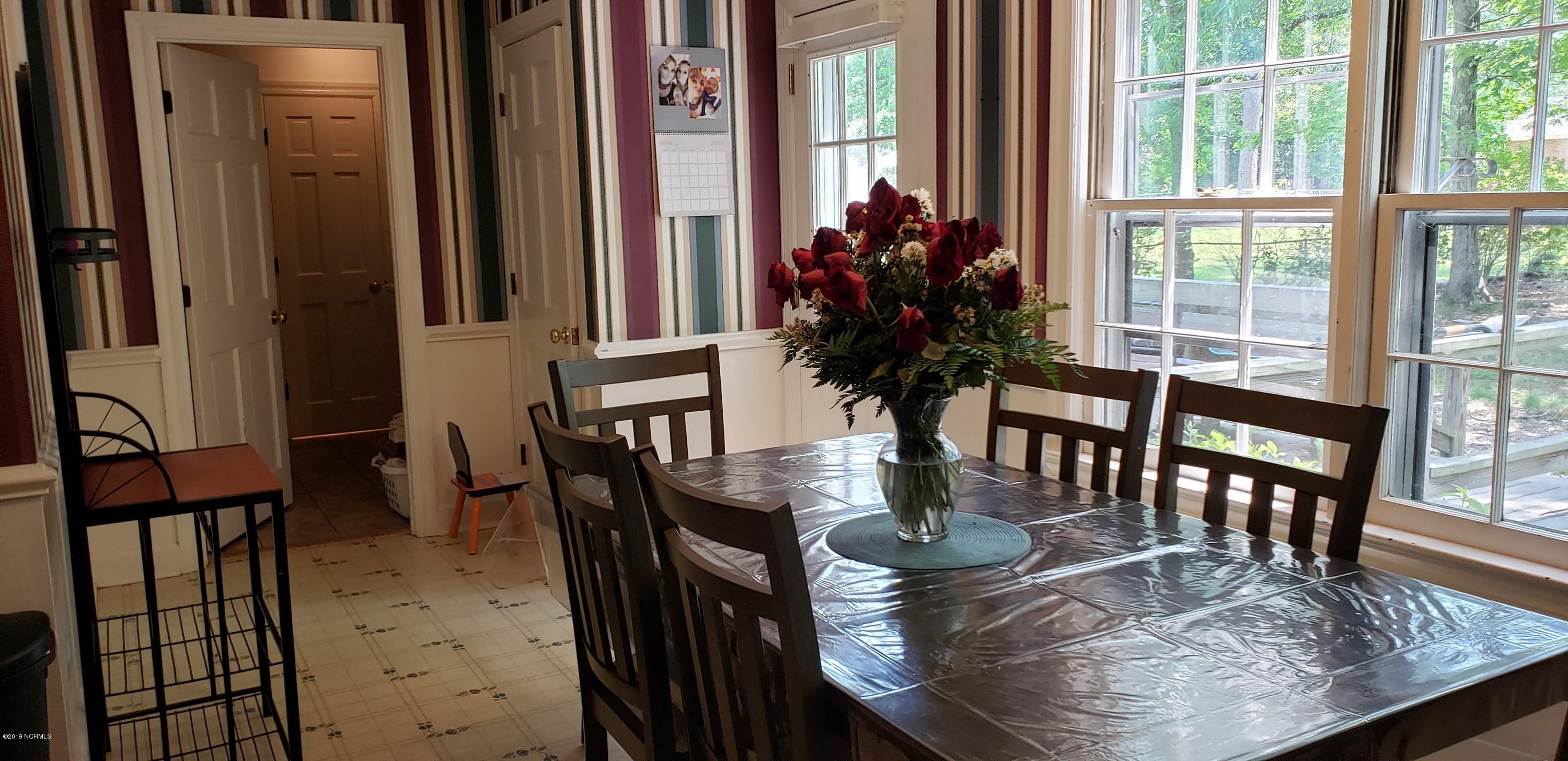 2111 Emerson Road Kinston, NC 28504 - Photo 5 of 23 breakfast area