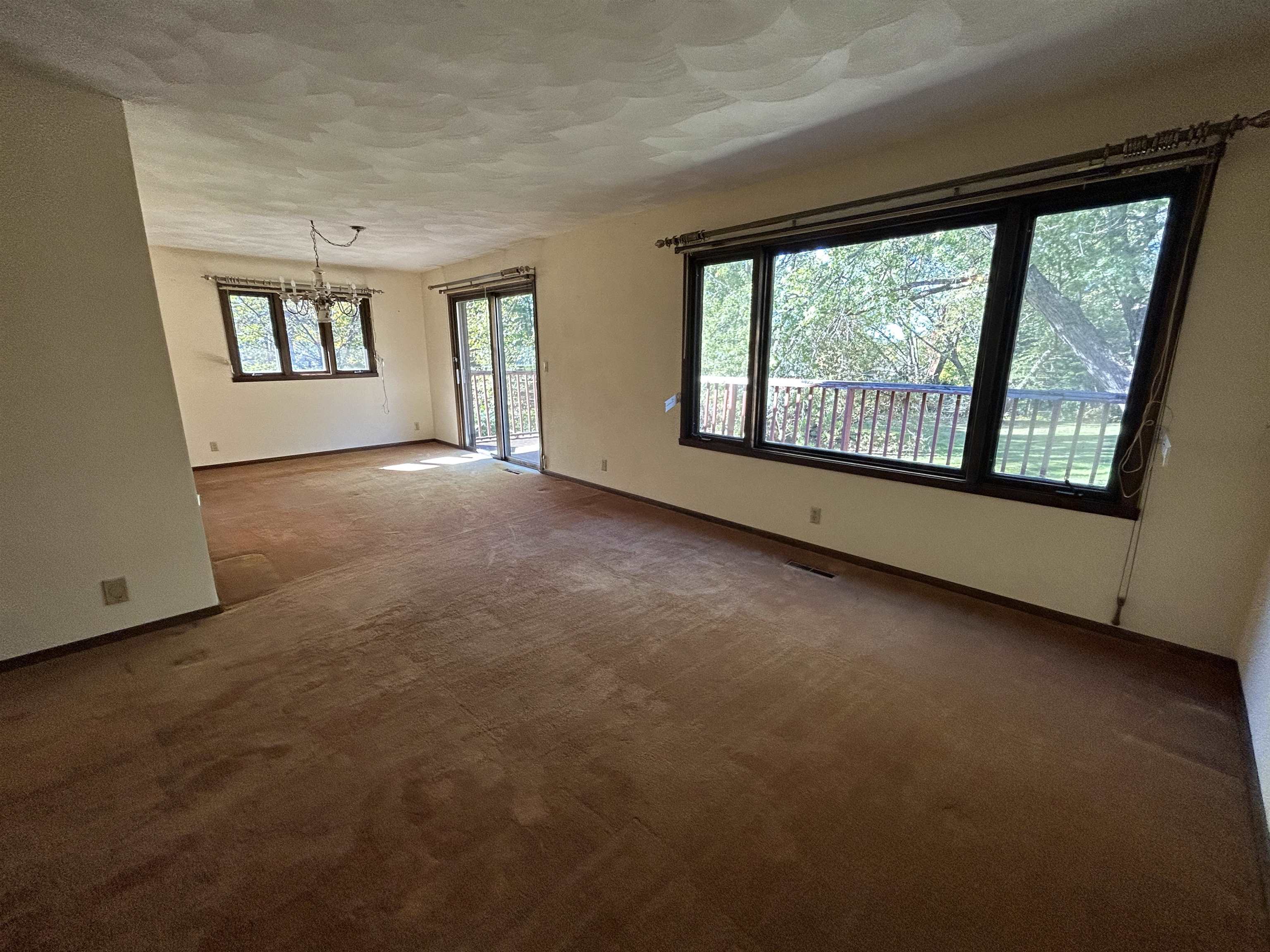 9632 Beaver Valley Road Belvidere, IL 61008 - Photo 7 of 19 an empty room with windows