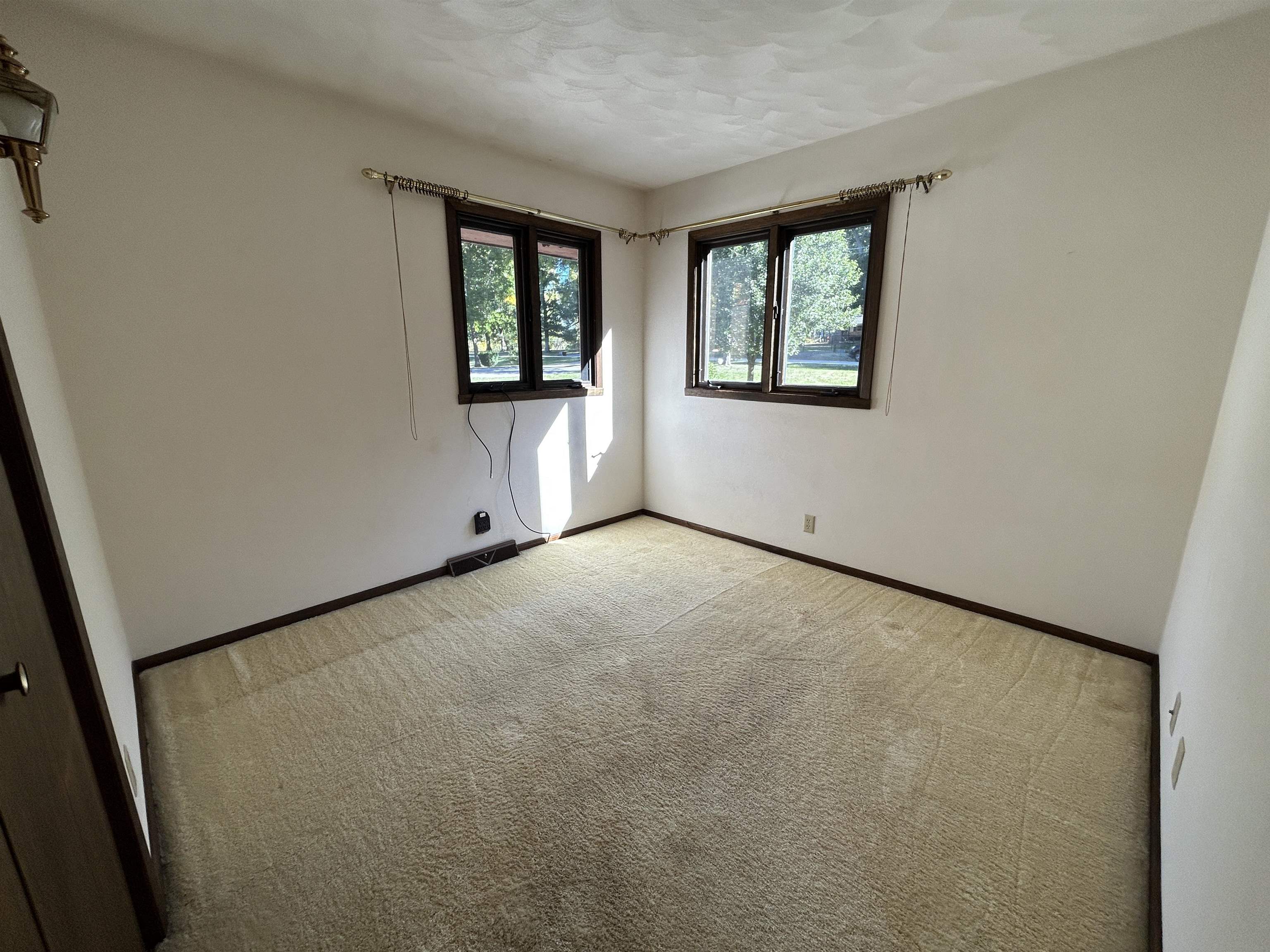 9632 Beaver Valley Road Belvidere, IL 61008 - Photo 10 of 19 an empty room with windows