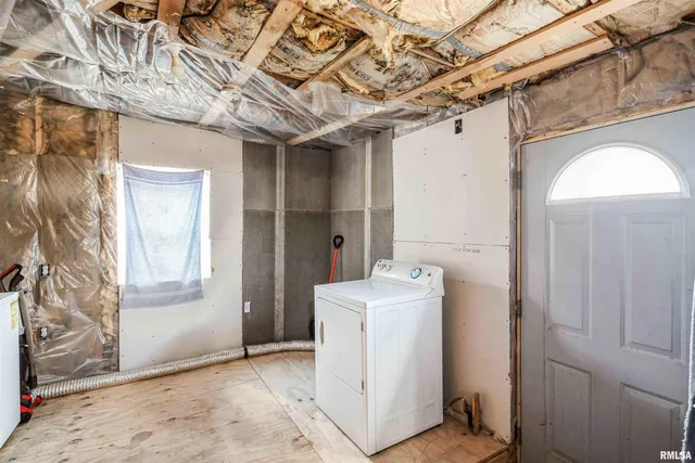 $70,000 | 305 East 3rd Street, Mineral, IL 61344