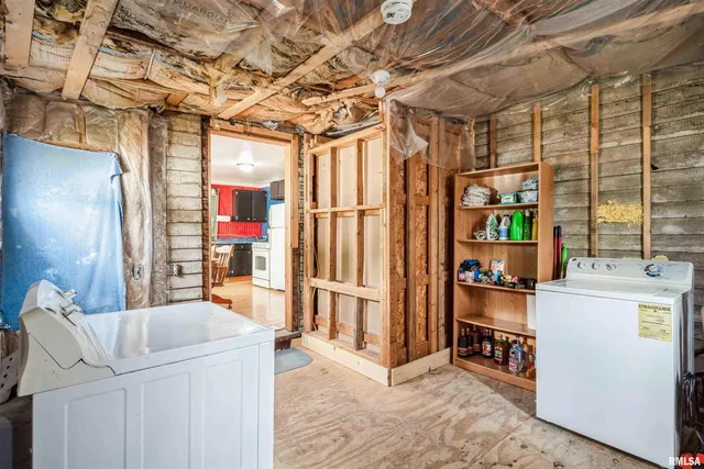 $70,000 | 305 East 3rd Street, Mineral, IL 61344