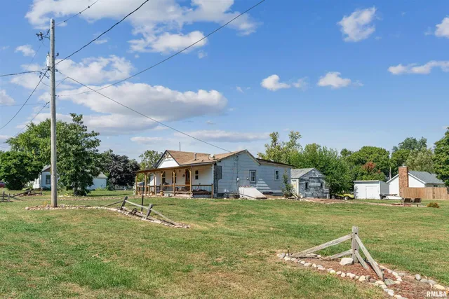 $70,000 | 305 East 3rd Street, Mineral, IL 61344