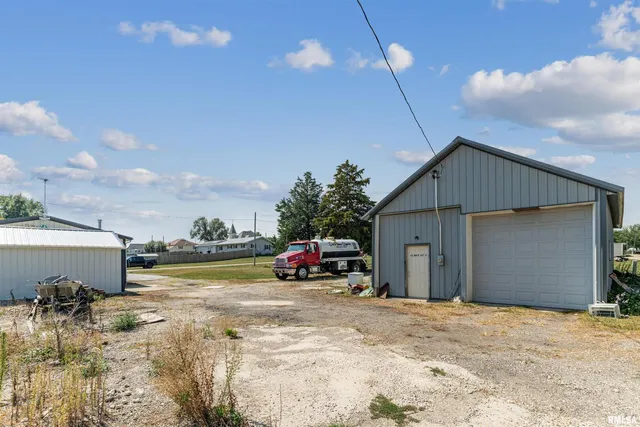 $70,000 | 305 East 3rd Street, Mineral, IL 61344