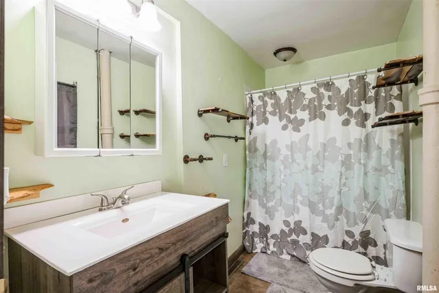 $70,000 | 305 East 3rd Street, Mineral, IL 61344