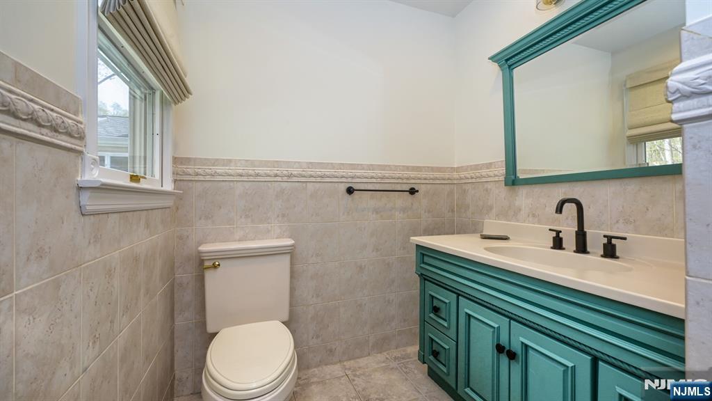 112 Urban Club Road Wayne, NJ 07470 - Photo 12 of 39