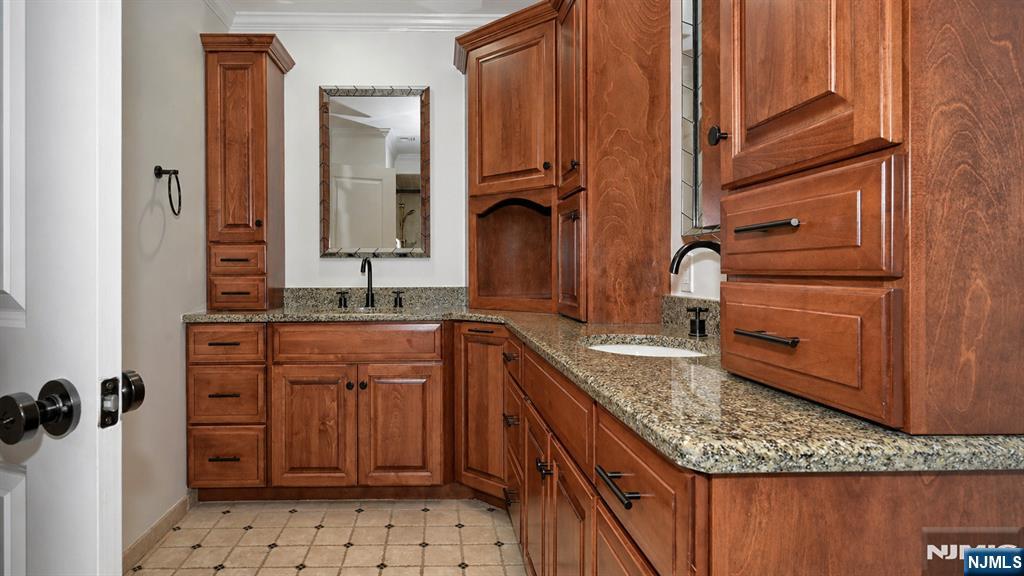 112 Urban Club Road Wayne, NJ 07470 - Photo 19 of 39