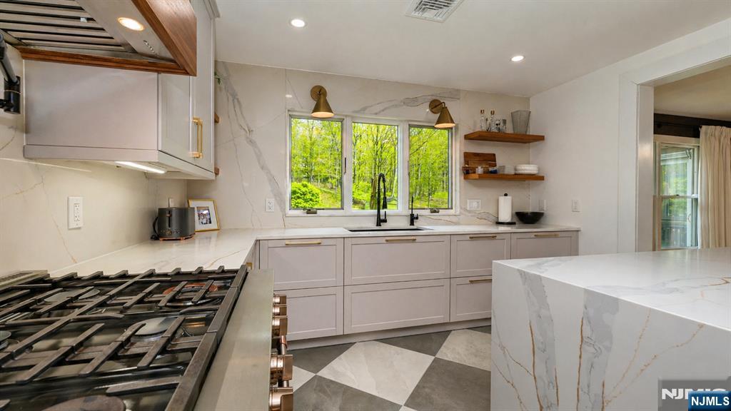 112 Urban Club Road Wayne, NJ 07470 - Photo 7 of 39