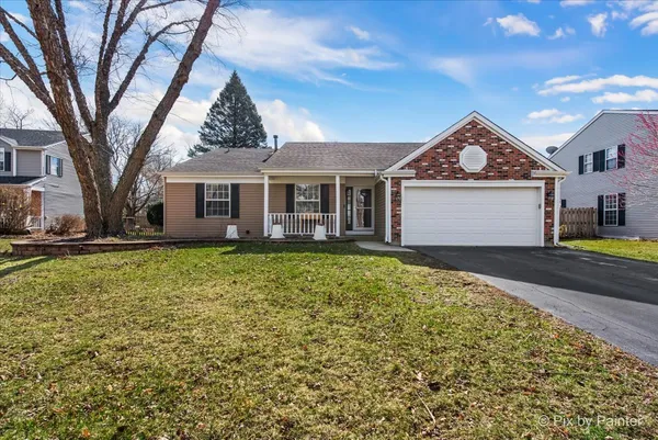 $389,900 | 735 Royal Glen Drive, Cary, IL 60013
