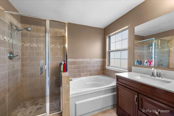 $389,900 | 735 Royal Glen Drive, Cary, IL 60013