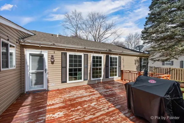 $389,900 | 735 Royal Glen Drive, Cary, IL 60013