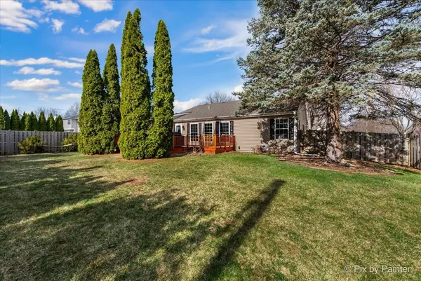 $389,900 | 735 Royal Glen Drive, Cary, IL 60013