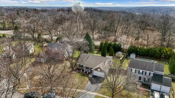 $389,900 | 735 Royal Glen Drive, Cary, IL 60013