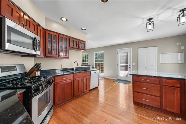 $389,900 | 735 Royal Glen Drive, Cary, IL 60013