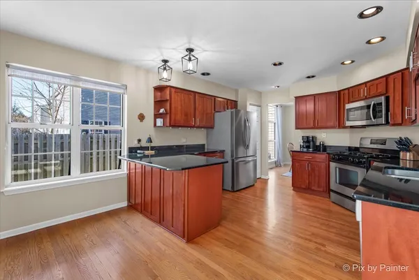 $389,900 | 735 Royal Glen Drive, Cary, IL 60013