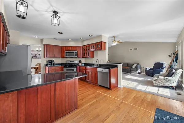 $389,900 | 735 Royal Glen Drive, Cary, IL 60013