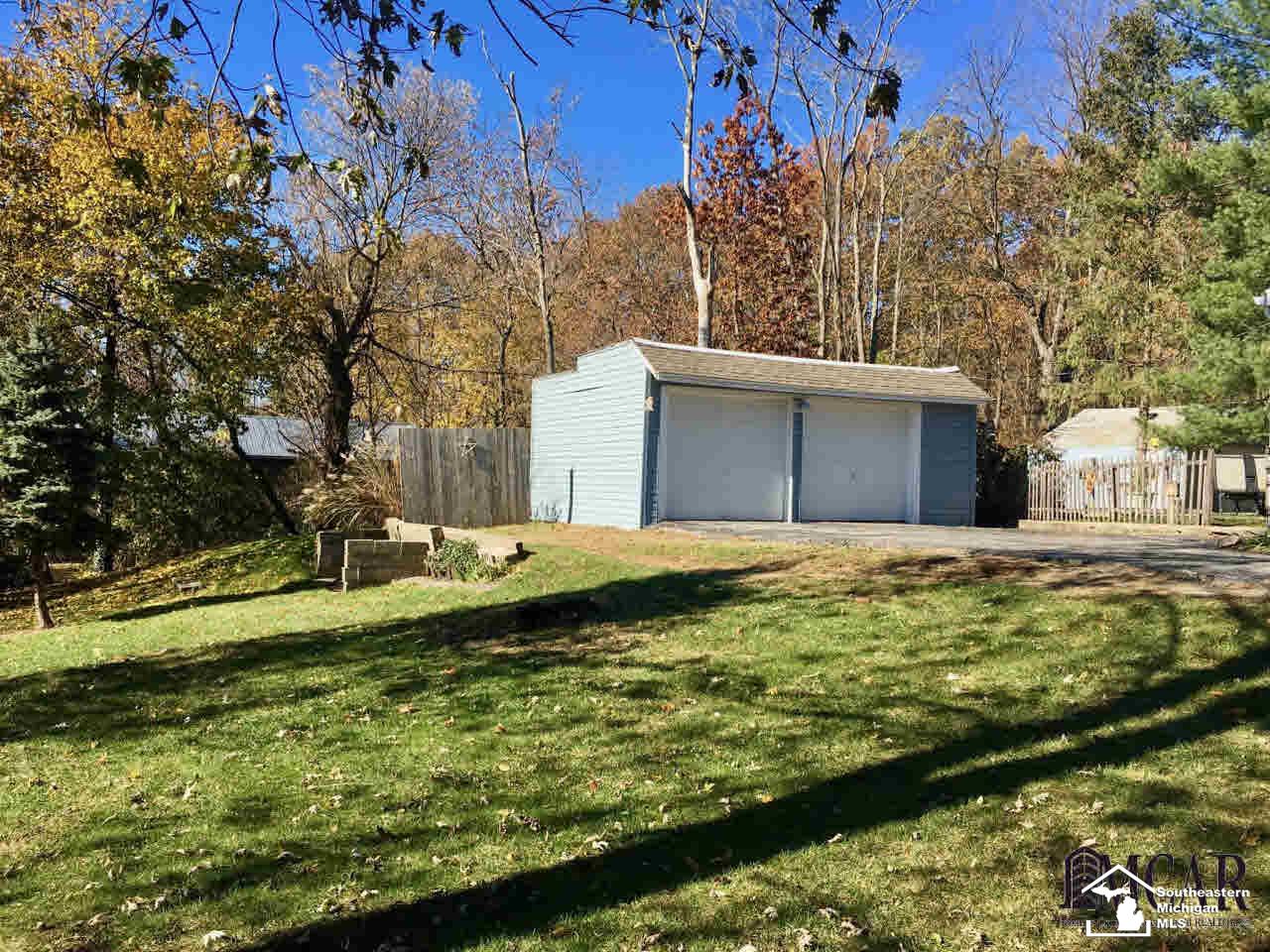 9023 Oakridge Road Temperance, MI 48182 - Photo 4 of 45 21396735-3.JPG