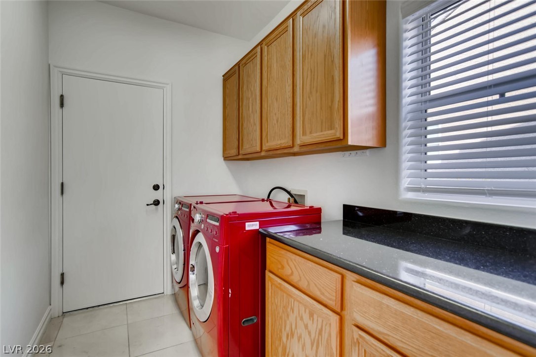 1816 Baton Rouge Street Henderson, NV 89052 - Photo 15 of 17 Note the appliances in this photo have been replaced with newer white appliances.