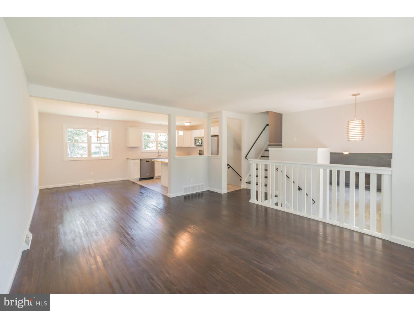 15 Yale Road Atco, NJ 08004 - Photo 4 of 25 Living Room