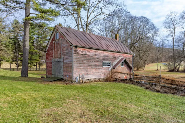 a black and white photo of a room