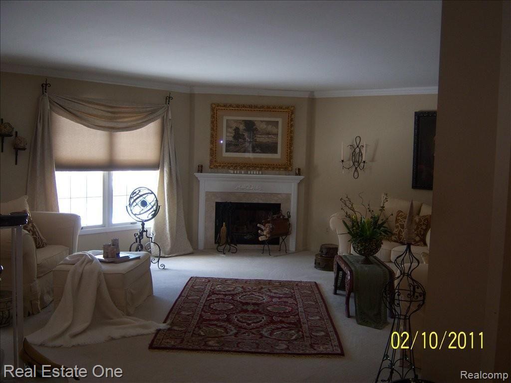 6455 Noble Road, Unit 15 West Bloomfield, MI 48322 - Photo 7 of 23 Living Room