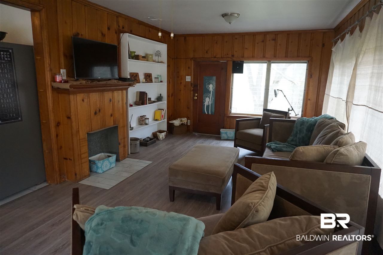 307 Weinacker Avenue Mobile, AL 36604 - Photo 15 of 26 Living Room