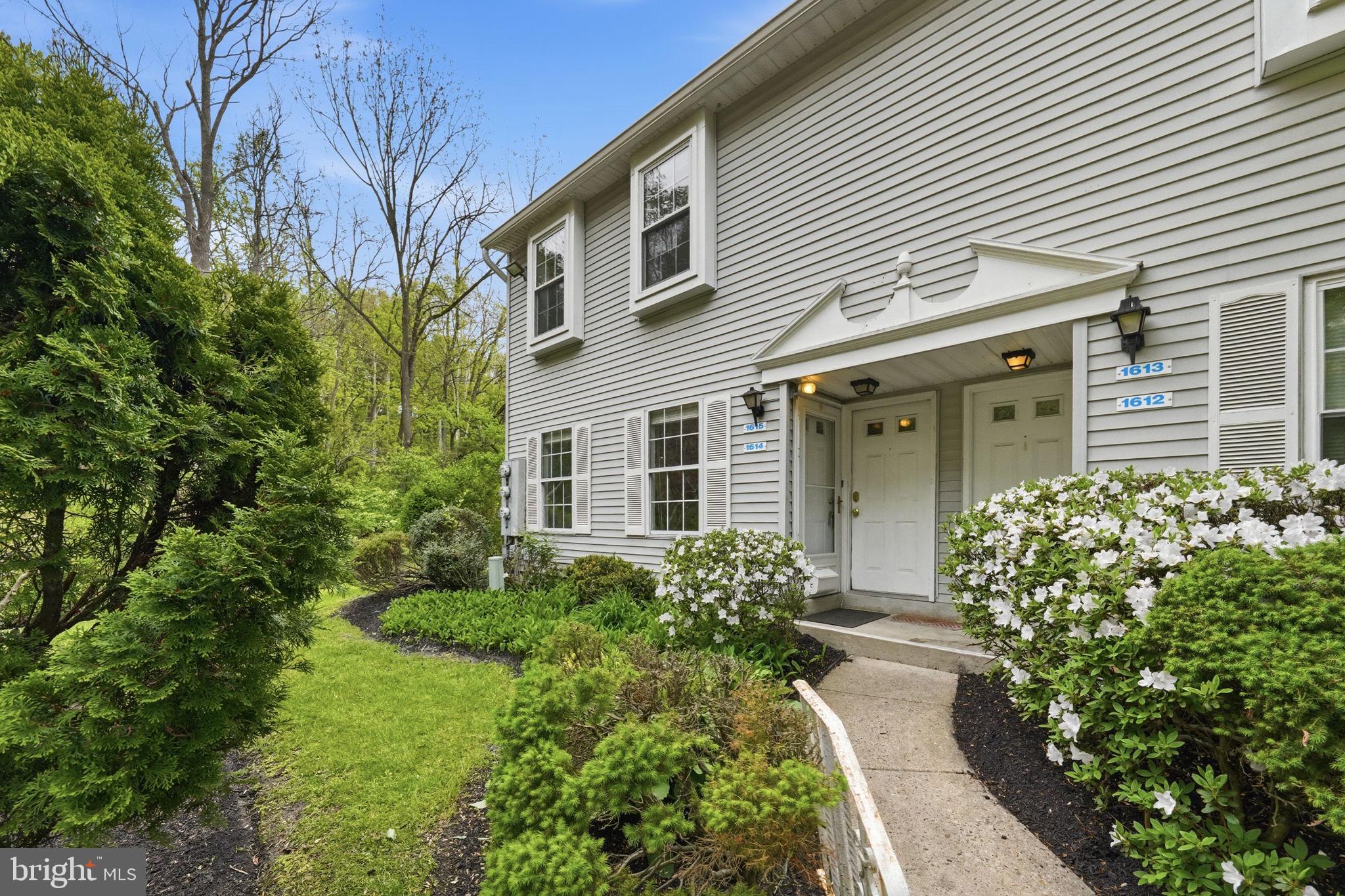 1614 Huntingdon Mews Clementon, NJ 08021 - Photo 3 of 29