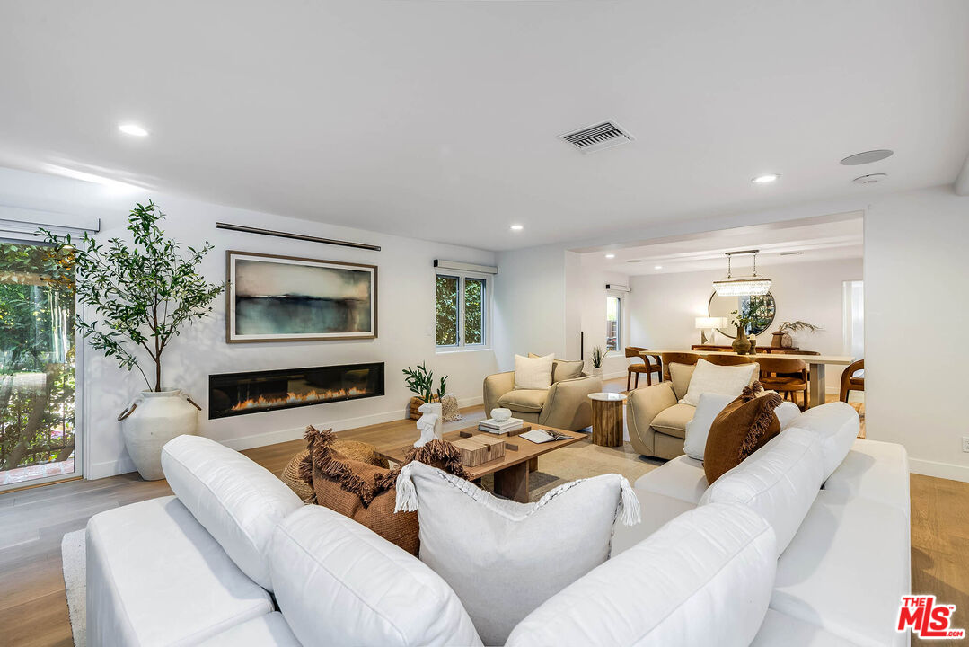 3201 Viola Place Marina del Rey, CA 90292 - Photo 13 of 72 a living room with furniture and a flat screen tv