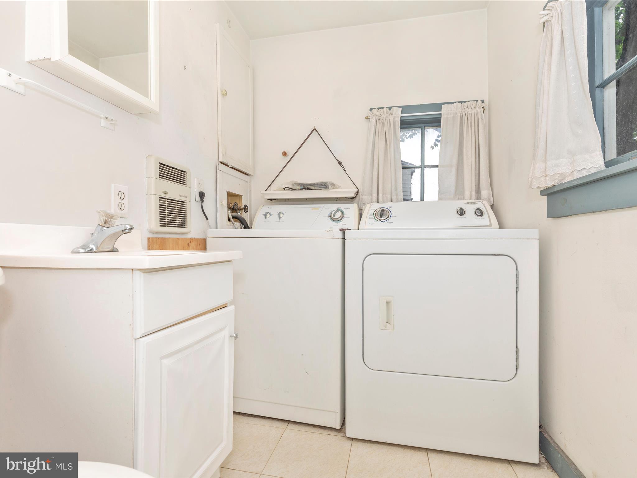 3204 Uniontown Road Westminster, MD 21158 - Photo 15 of 51 a utility room with dryer and washer