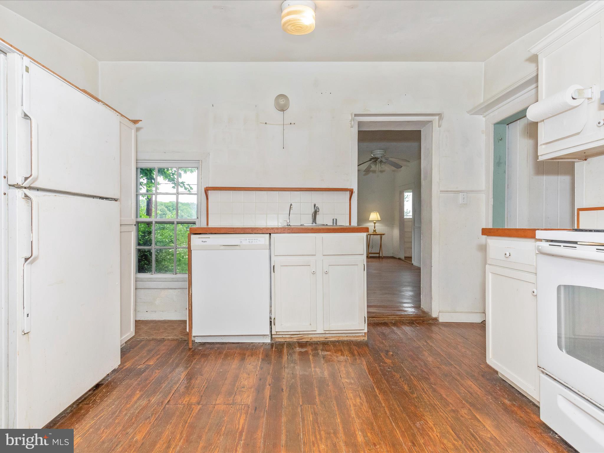 3204 Uniontown Road Westminster, MD 21158 - Photo 19 of 51 a view of a kitchen with wooden floor and electronic appliances