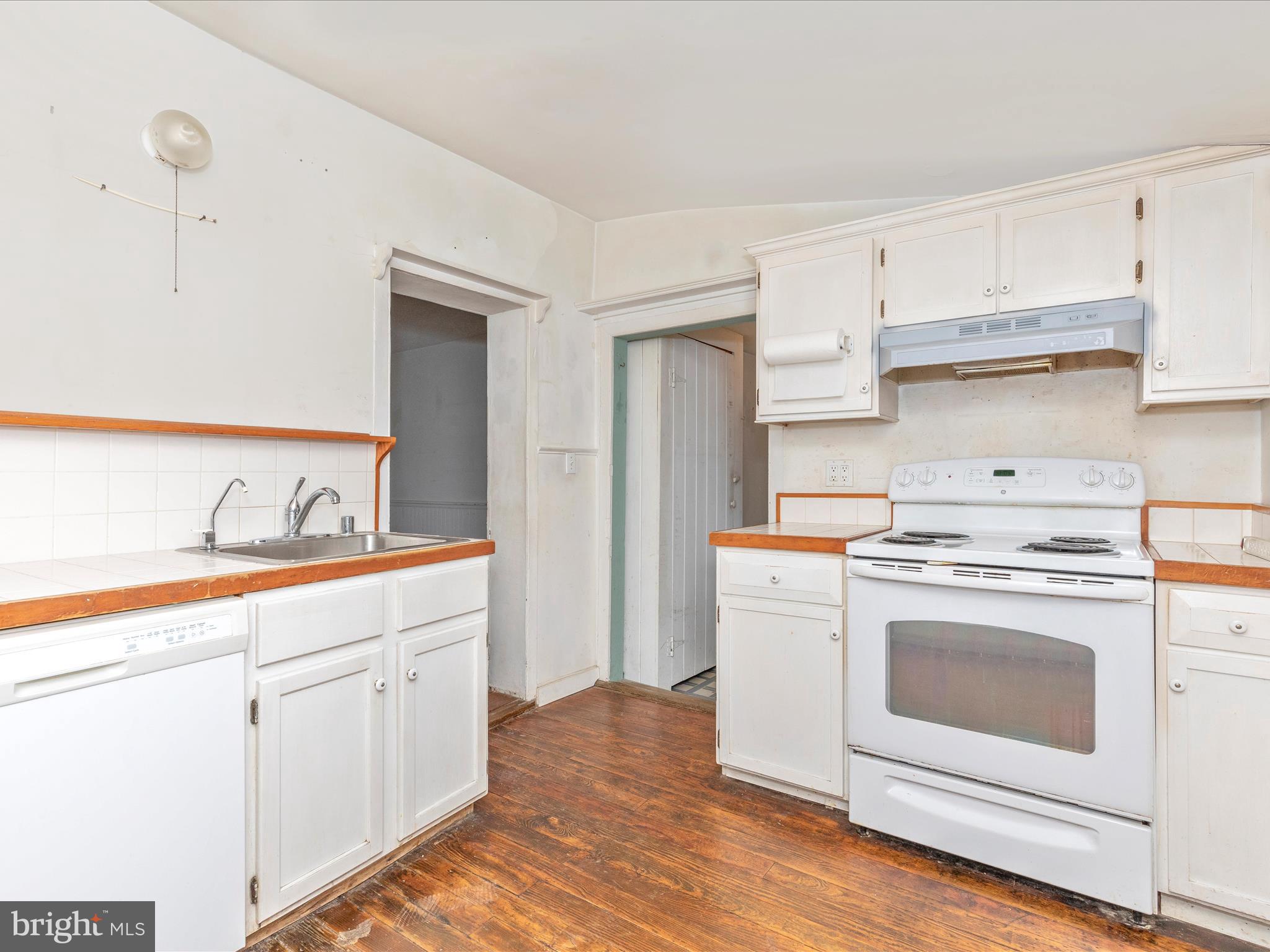 3204 Uniontown Road Westminster, MD 21158 - Photo 21 of 51 a kitchen with white cabinets and white appliances