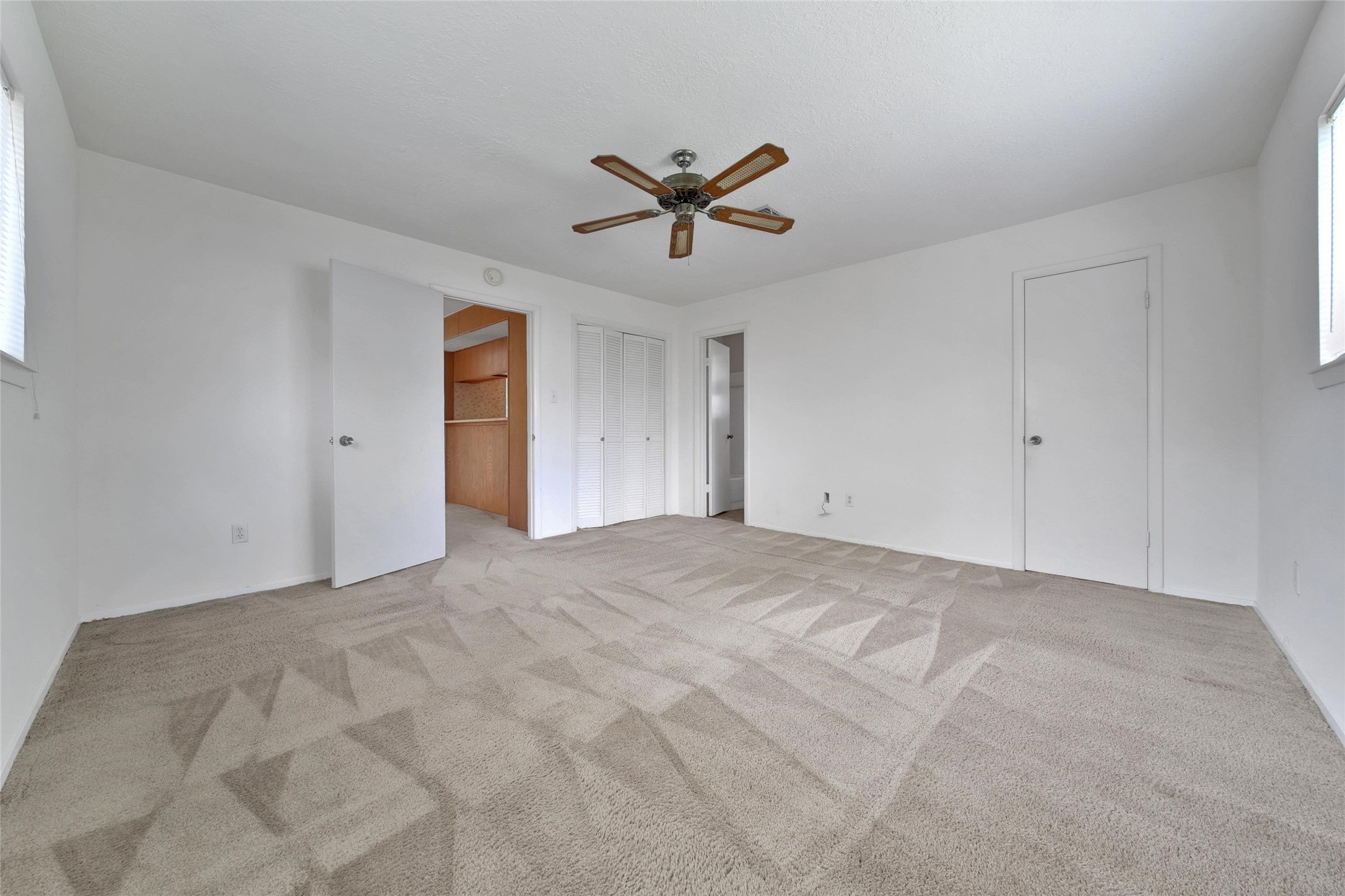 1712 Lindy Lane Conroe, TX 77301 - Photo 12 of 20 a view of a livingroom with a ceiling fan and window