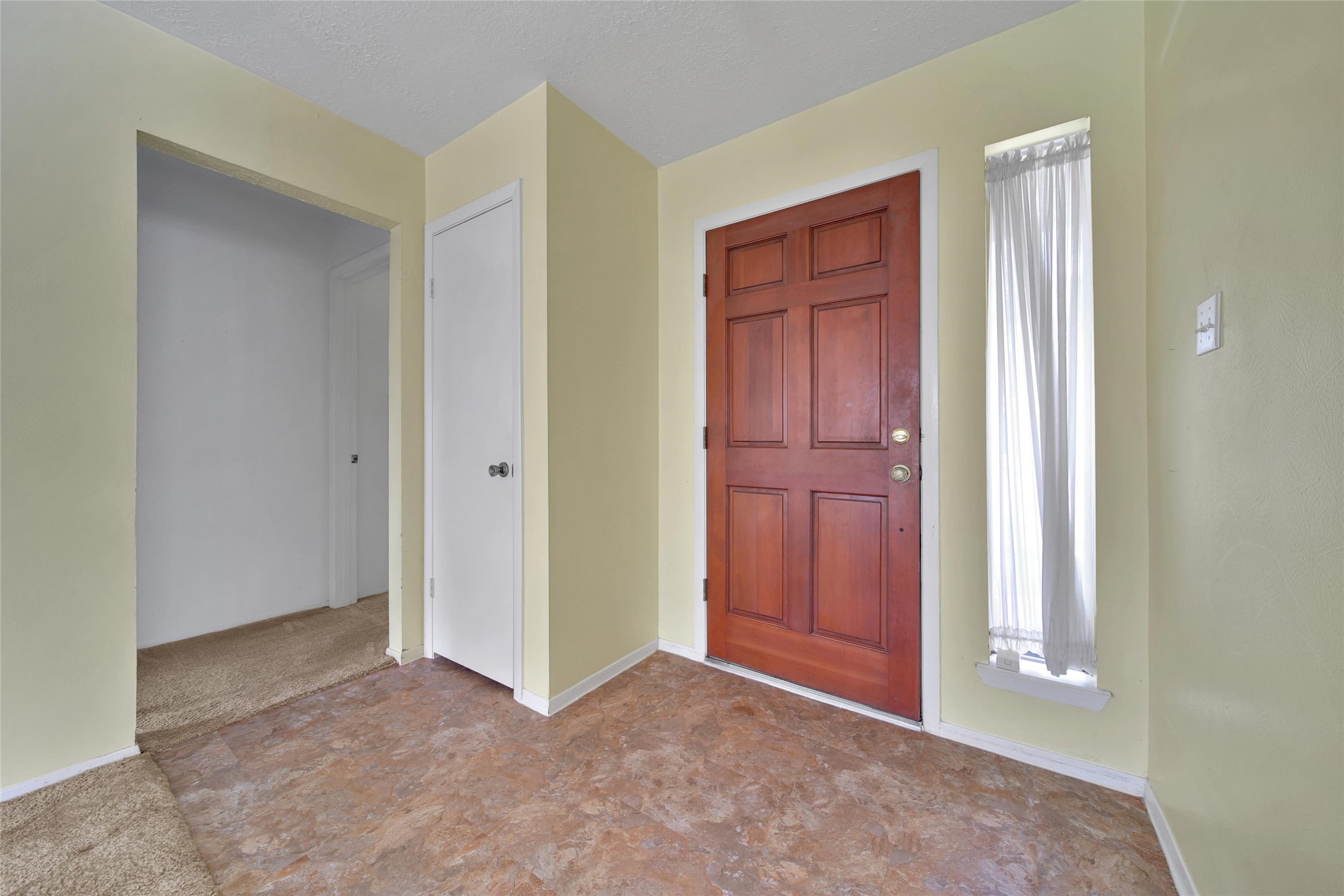 1712 Lindy Lane Conroe, TX 77301 - Photo 3 of 20 an empty room with windows closet