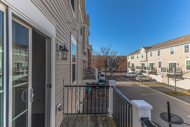 $449,900 | 877 Lewisburg Lane, Aurora, IL 60504