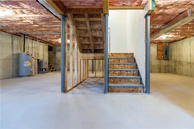 $889,900 | 33 Cassidy Trail, Coventry, RI 02816