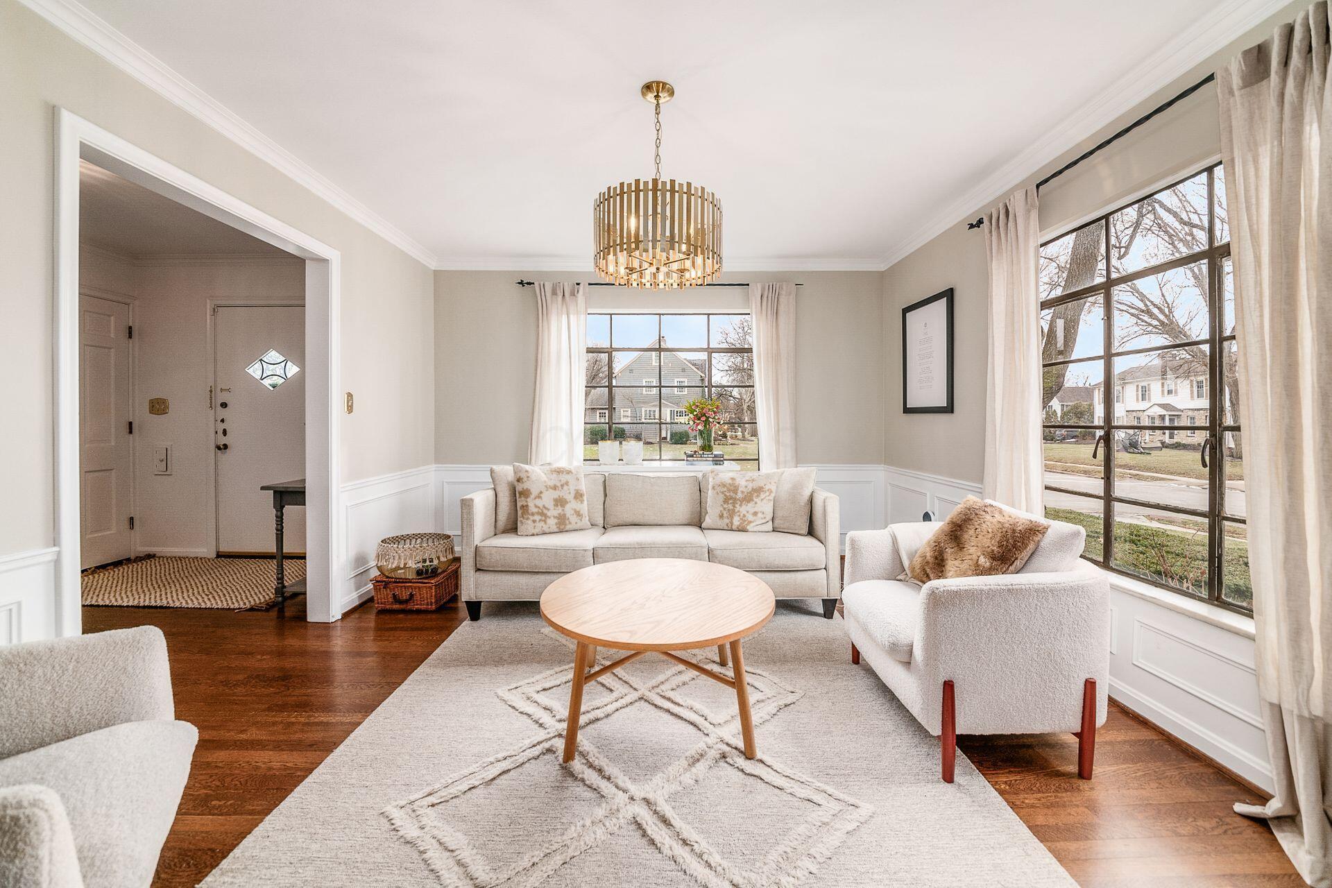 1806 Edgemont Road Columbus, OH 43212 - Photo 5 of 57 Living Room w/Abundant Natural Light