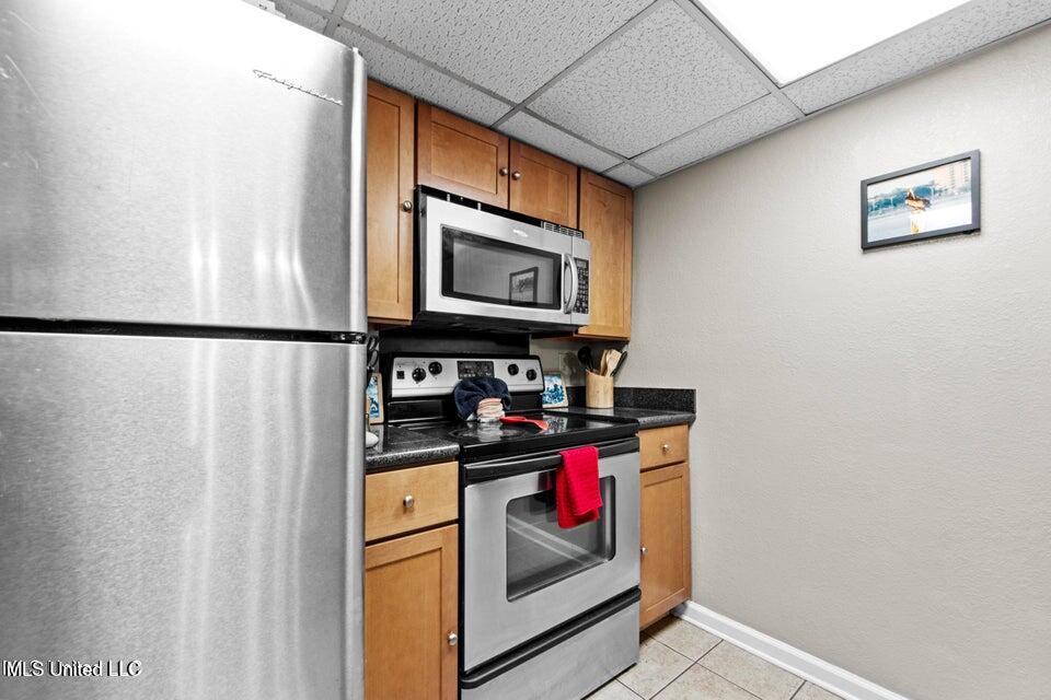 3230 Cumberland Road, Unit 70 Ocean Springs, MS 39564 - Photo 11 of 30 cumberland #70 kitchen stove