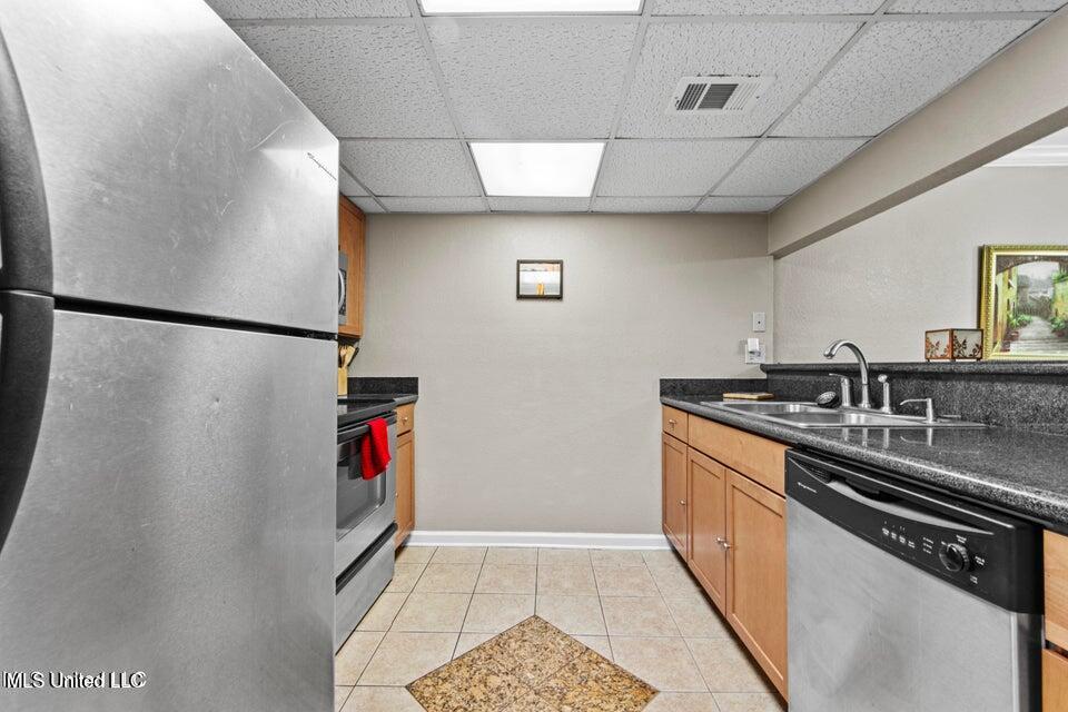 3230 Cumberland Road, Unit 70 Ocean Springs, MS 39564 - Photo 9 of 30 Kitchen
