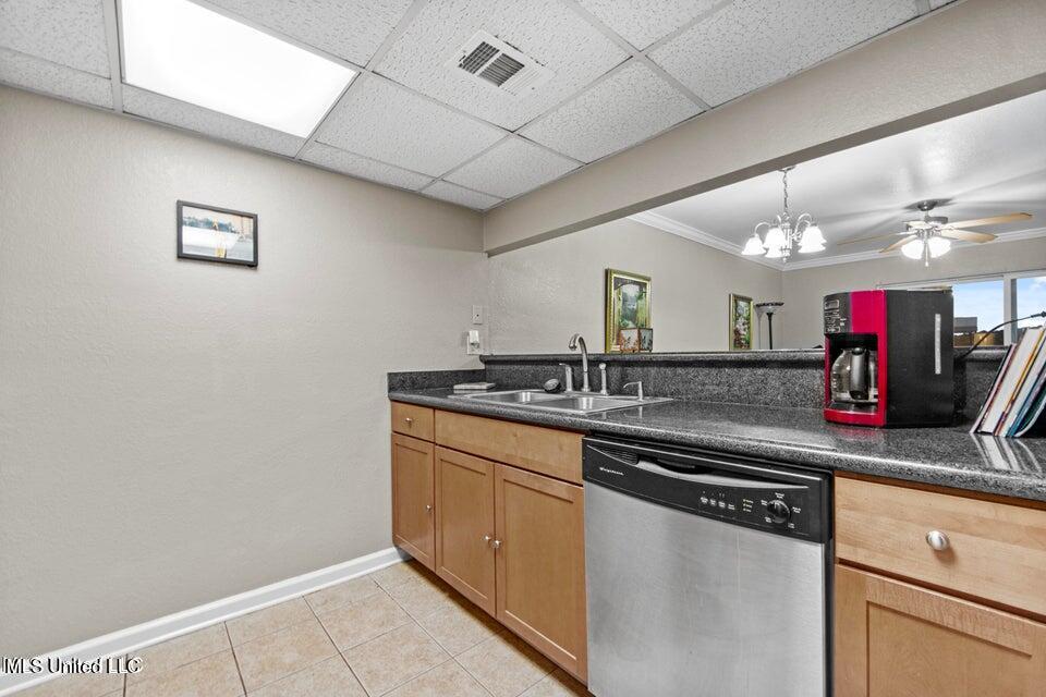 3230 Cumberland Road, Unit 70 Ocean Springs, MS 39564 - Photo 10 of 30 Cumberland #70 kitchen & breakfast bar