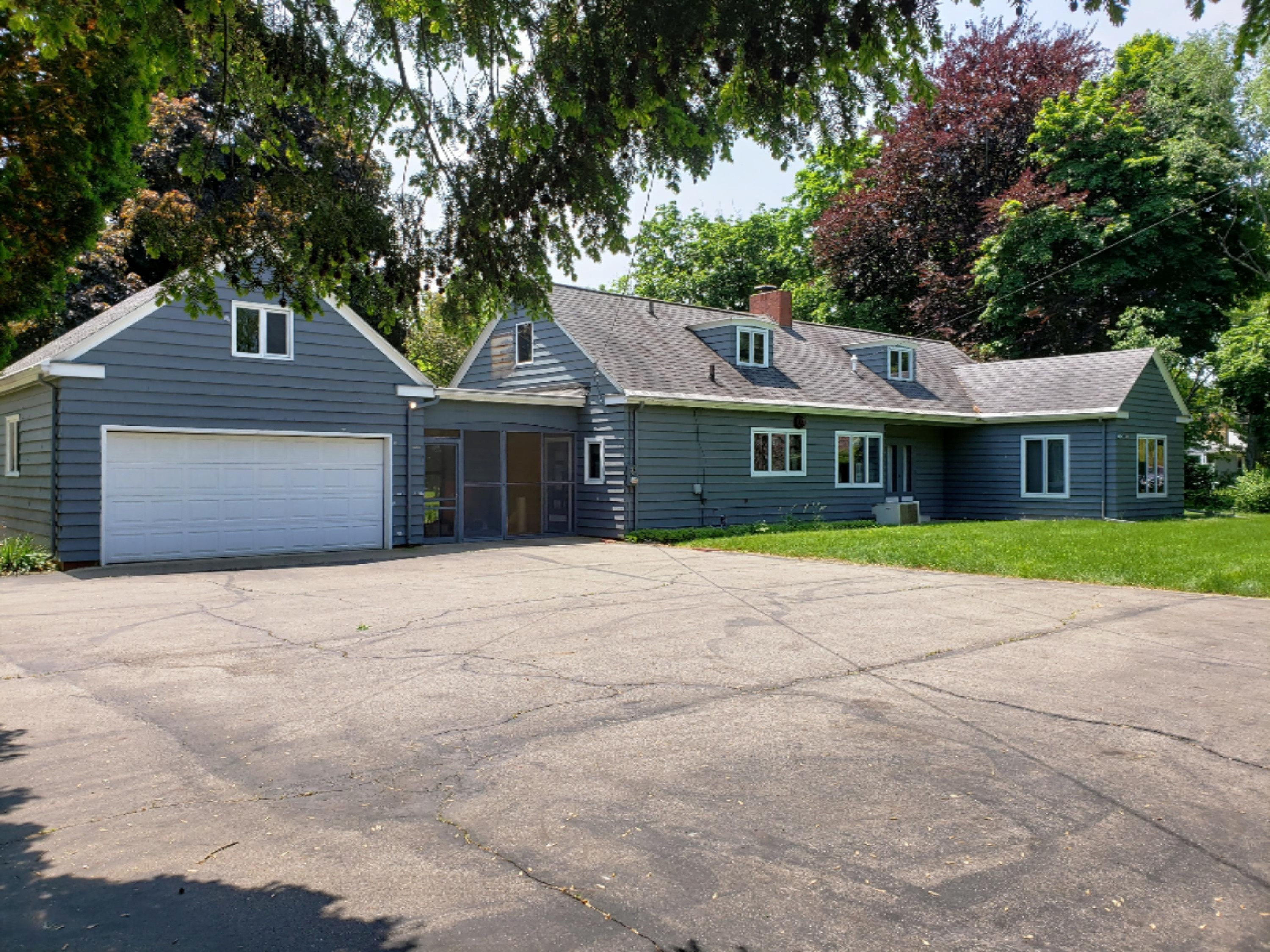 300 East Adams Street Three Rivers, MI 49093 - Photo 3 of 43 20190603_131510