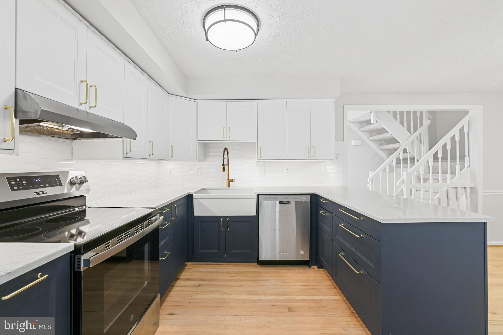 1526 Poplar Grove Drive Reston, VA 20194 - Photo 3 of 28 Gallery Image 3