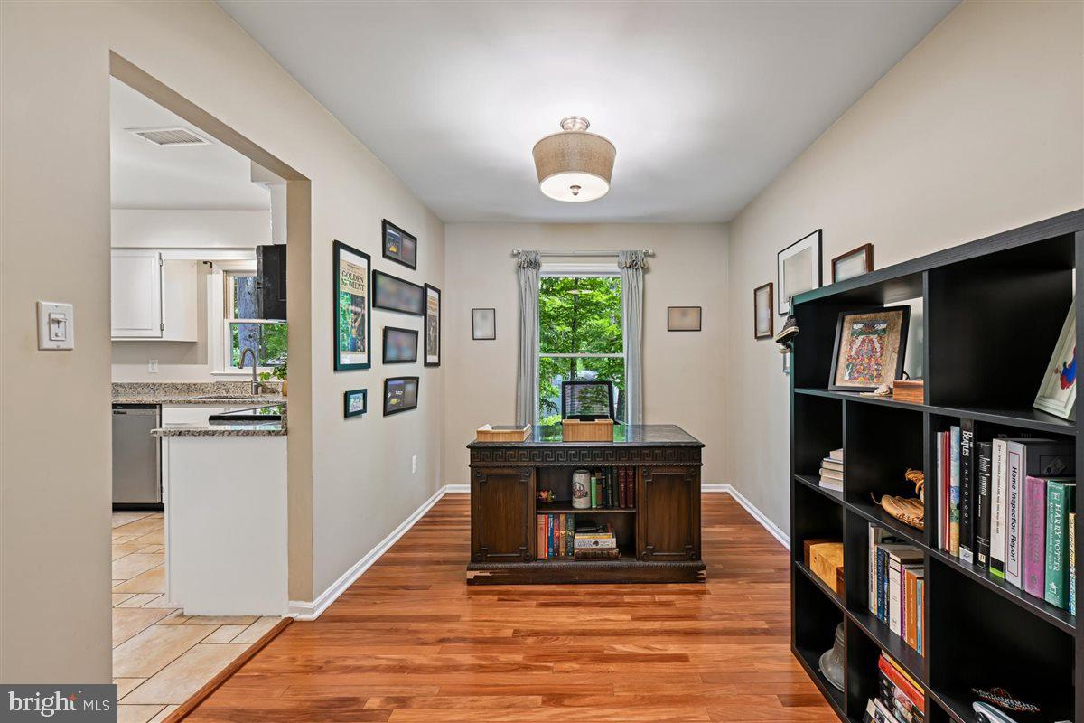 15723 Brandywine Road Dumfries, VA 22025 - Photo 4 of 39 office or dining room-you choose!