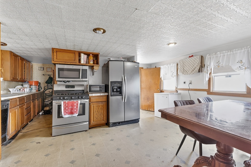 35 Canobieola Road Methuen, MA 01844 - Photo 6 of 22