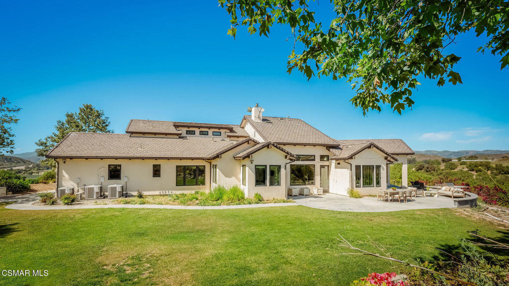 15645 LaPeyre Road Moorpark, CA 93021 - Photo 5 of 69