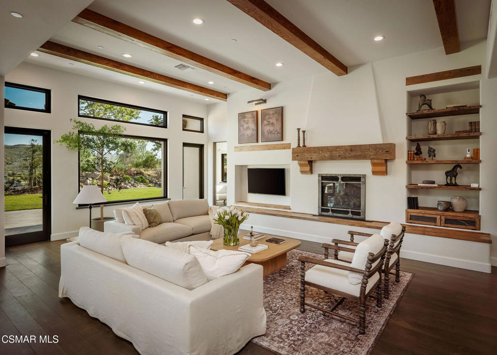 15645 LaPeyre Road Moorpark, CA 93021 - Photo 8 of 69