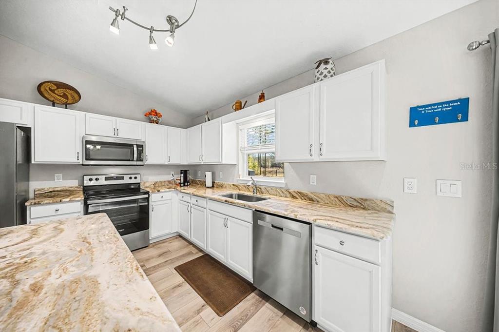 9085 Southwest 202nd Avenue Road Dunnellon, FL 34431 - Photo 13 of 35