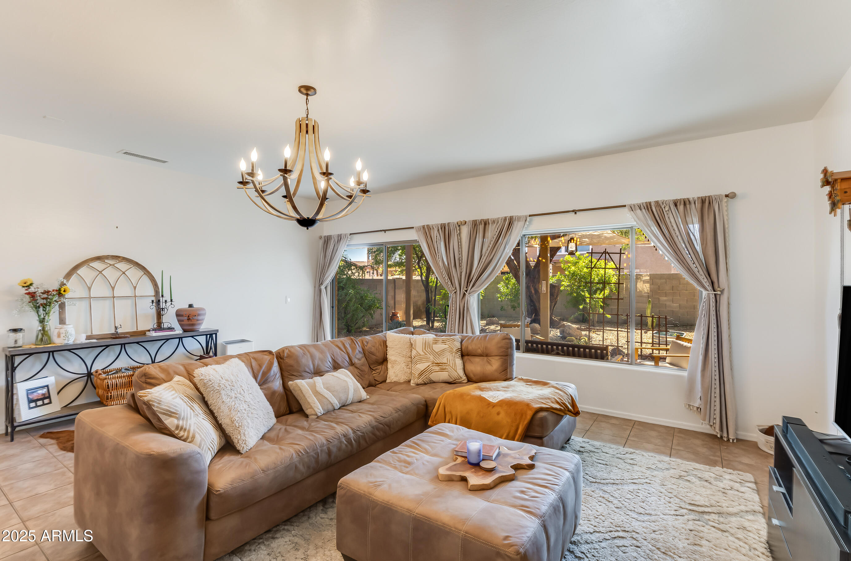 5129 West Grenadine Road Laveen, AZ 85339 - Photo 7 of 22 Living room